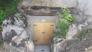 Mrliška vežica Orehek 4 - vhod v bunker